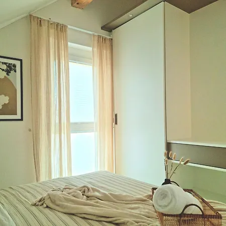 Apartmán Homestay-stylish, Zentral- Loft Apartment-parking